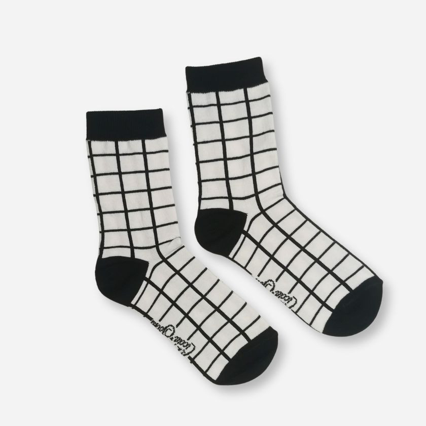 CHAUSSETTES BLANCHES À CARREAUX